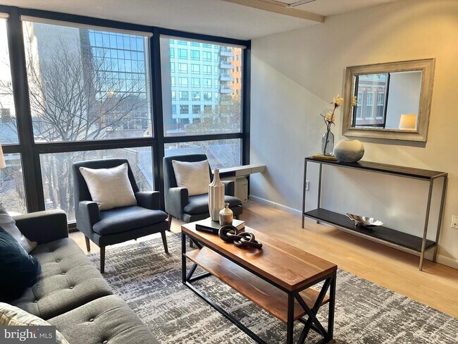 Foto del edificio - 233 S 6th St
