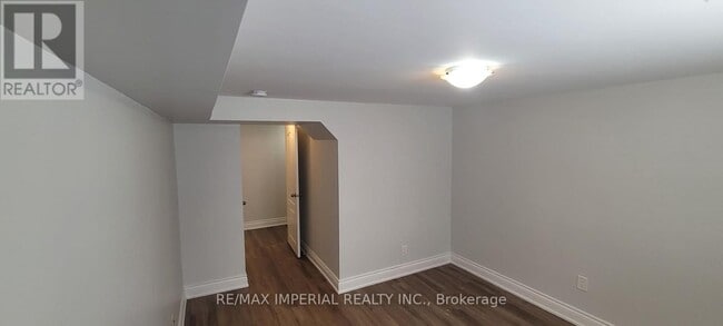 Building Photo - 552 Heman St