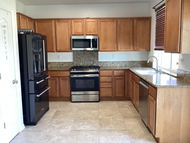 Foto del edificio - 4 Bedroom 3 bath with solar