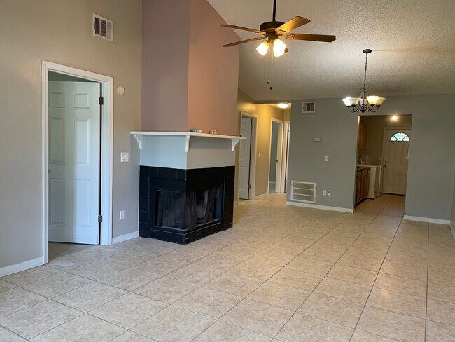 Building Photo - 298 Lovell Ln