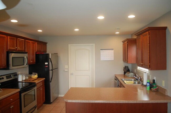 Building Photo - 5001 Craydon Dr