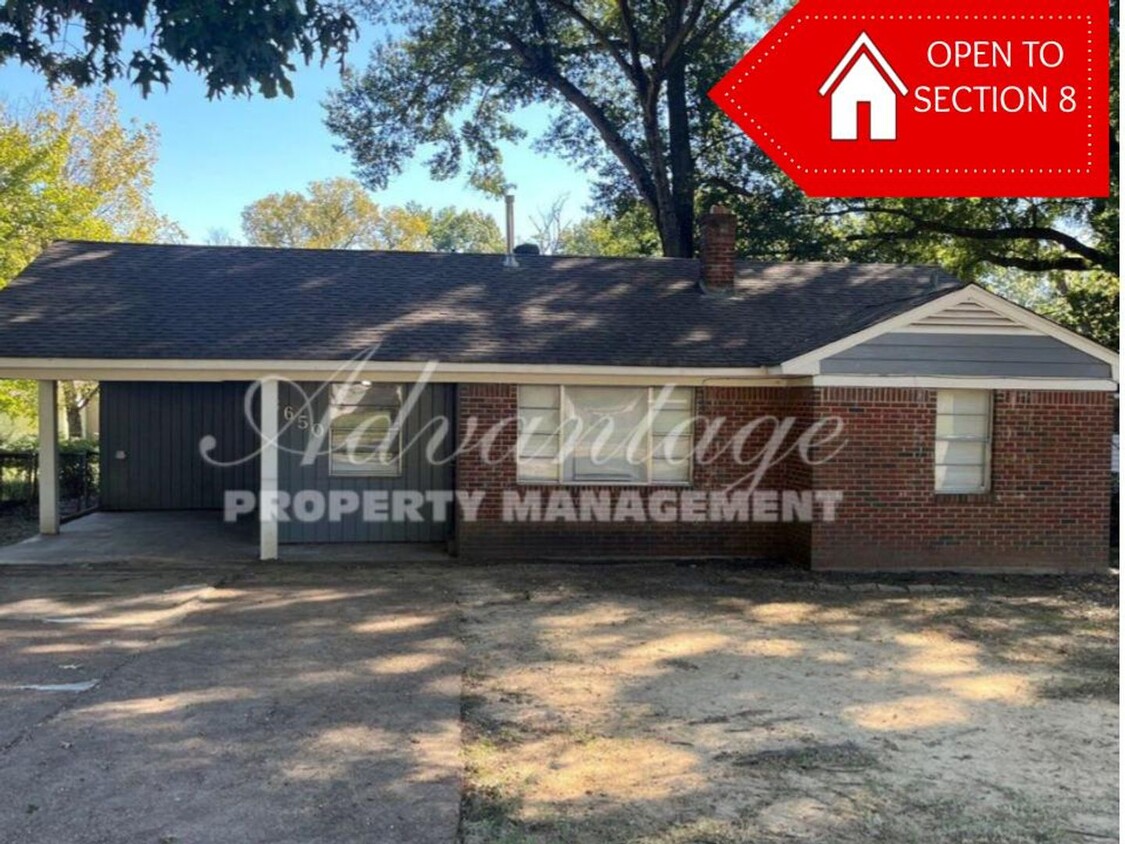 Primary Photo - Spacious 4 Bedroom 1.5 Bath Home is Move I...