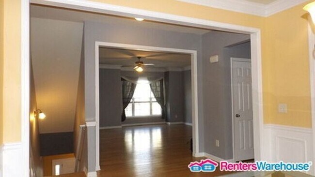 Building Photo - 628 Pecan Knoll Dr