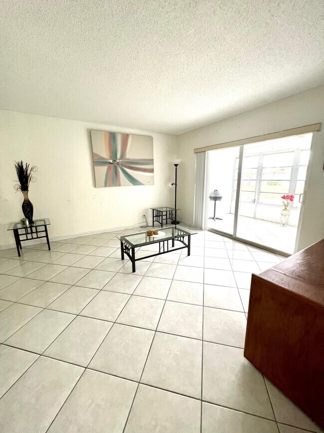 Building Photo - 14721 Bonaire Blvd