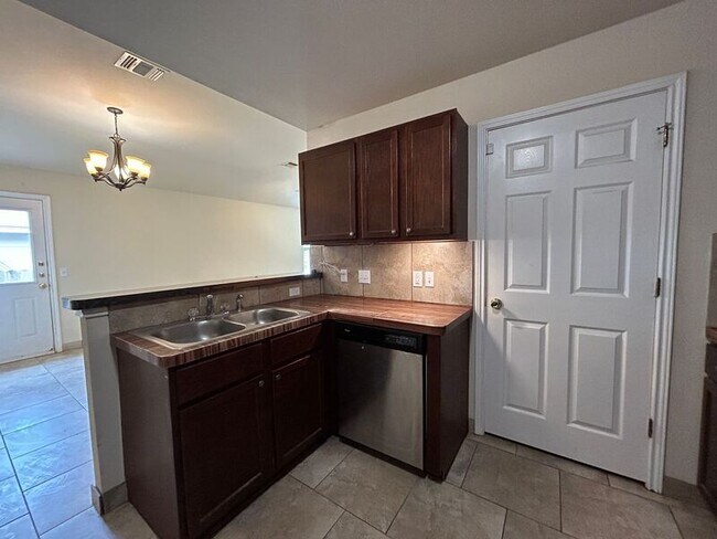 Building Photo - 1007 Trail Driver Cove