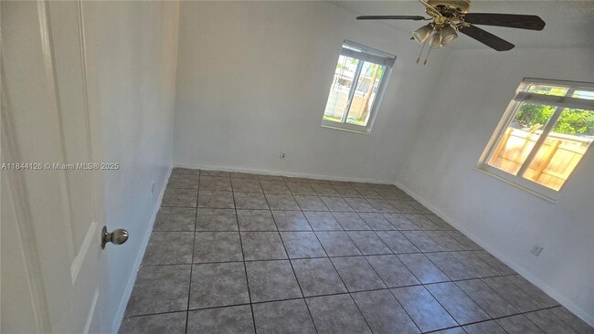 Foto del edificio - 620 SW 4th Ct
