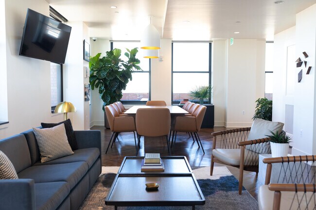 Building Photo - 1150 Griswold St