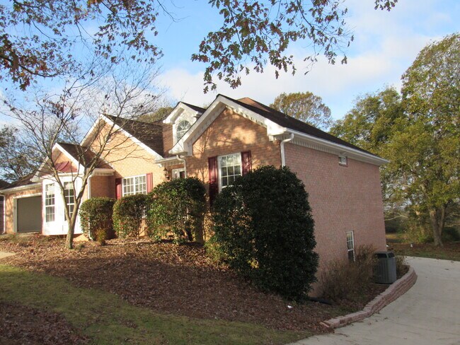 Building Photo - 443 Greystone Ln