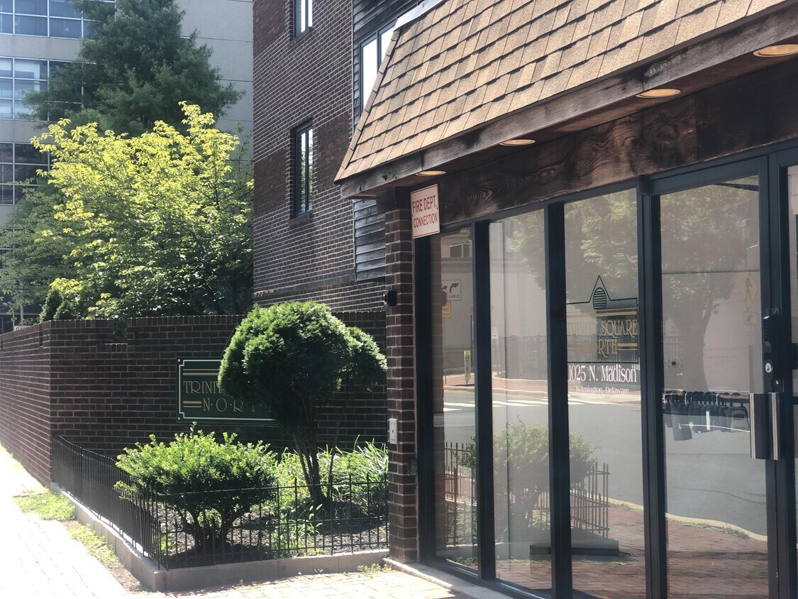 Primary Photo - 1025 N Madison St