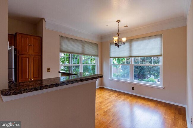 Foto del edificio - 1600 Spring Gate Dr.