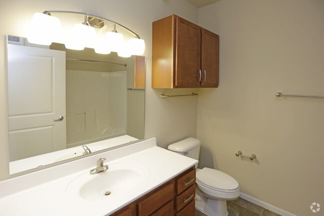 One Bedroom - Bathroom - River Ridge