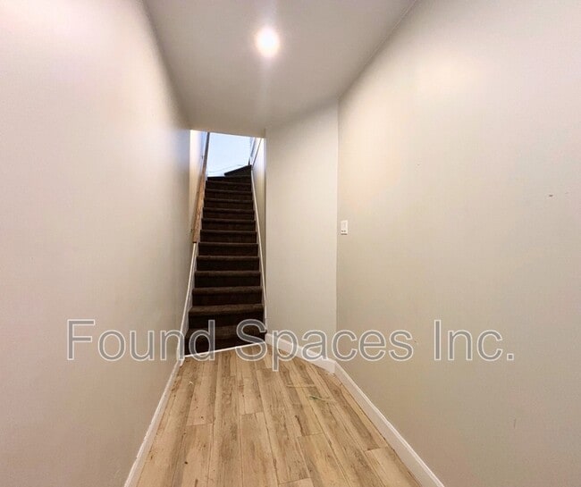 Building Photo - 24 Cayuga St