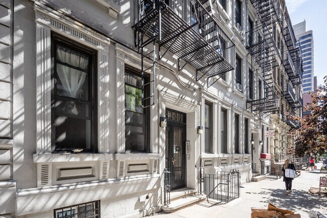 Building Photo - 123 E 90th St