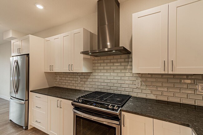 Foto del edificio - Newer Build 2 Bedroom, 4 Bathroom Jefferson Park Townhome