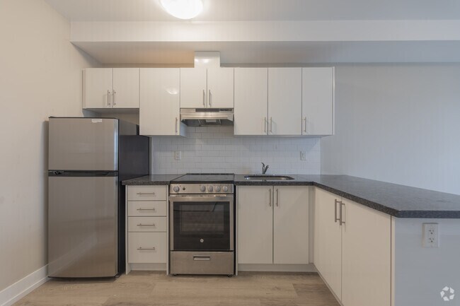 CÉLIBATAIRE - 450 pi² - Cuisine - Warren Court Apartments