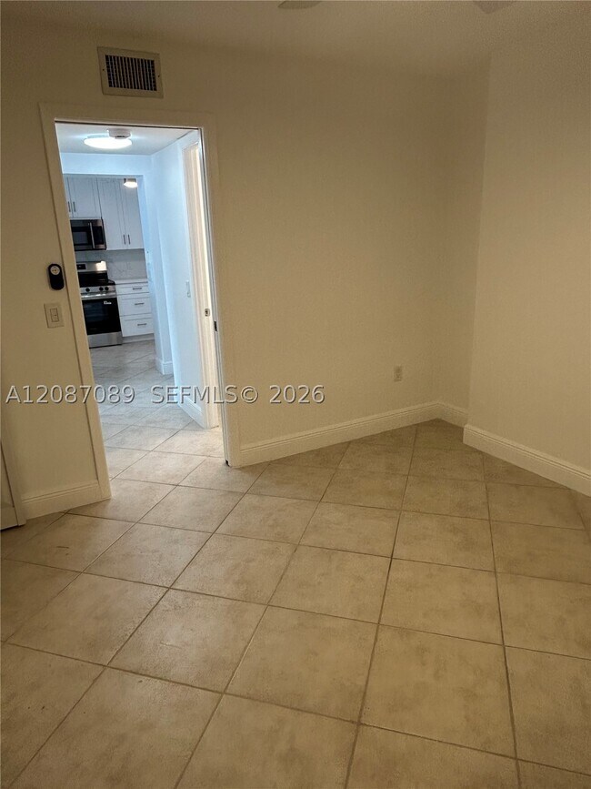 Building Photo - 110 S Shore Dr