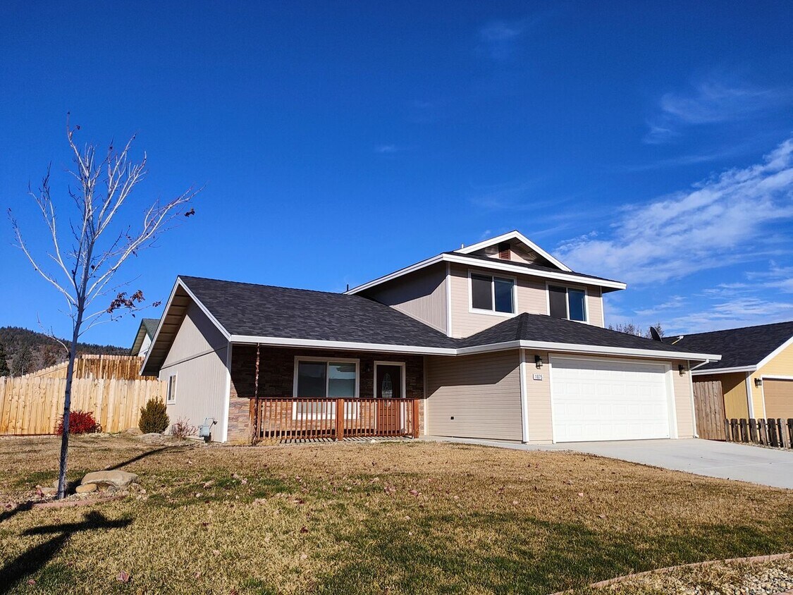 Foto principal - 3 Bedroom 2.5 Bath Newly Remodeled Home