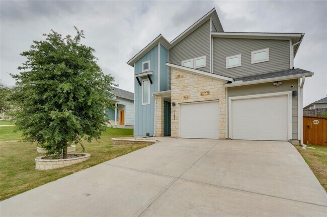 Building Photo - 11217 Charger Wy