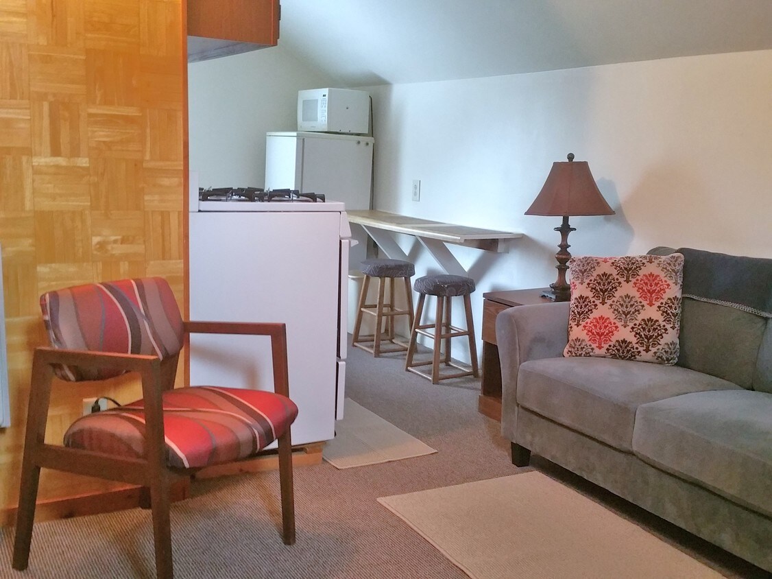 560 Carter Ave Unit 3 FL, Indiana, PA 15701 Apartments in Indiana, PA