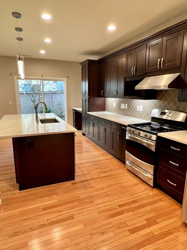 Building Photo - 2400 Square Foot Bothell Home