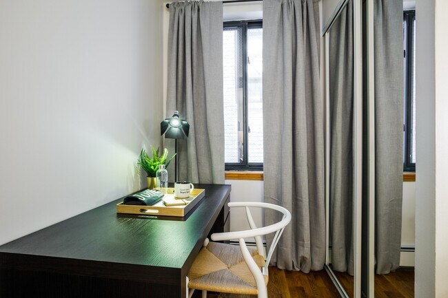 Building Photo - #145 Queen room in East Village 5-bed / 2
