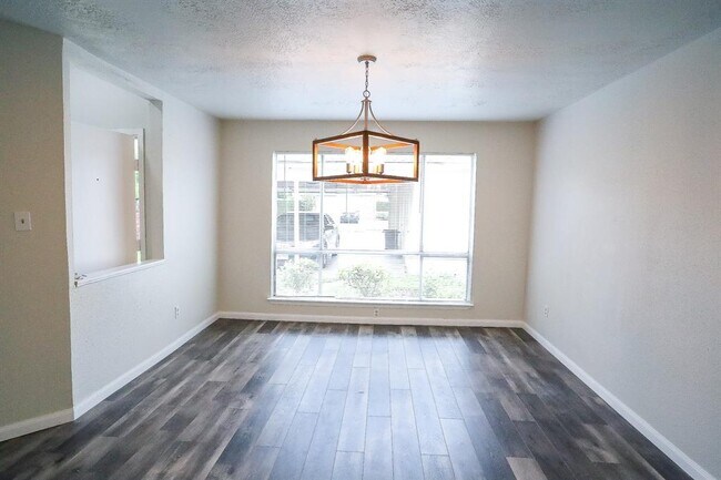 Foto del edificio - 8706 Beau Monde Dr