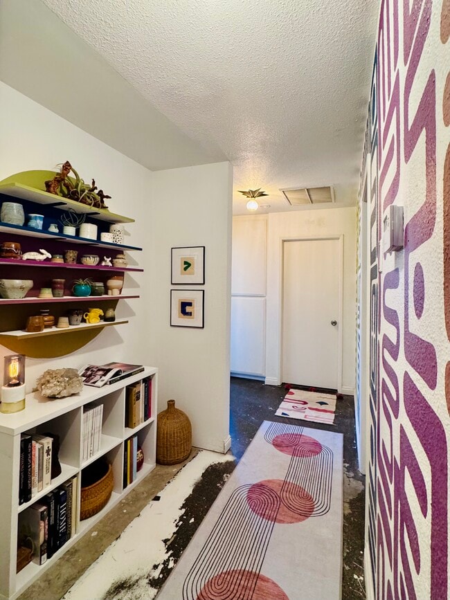 Gallery hallway - 64935 Leonard Ct