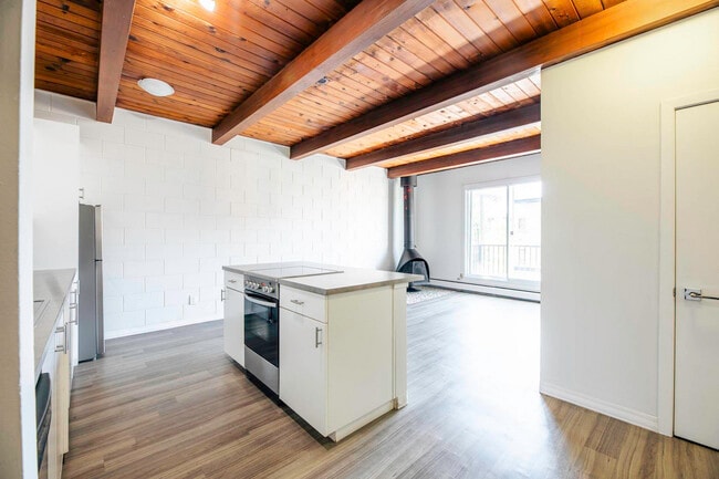 Building Photo - Sandstone Manor