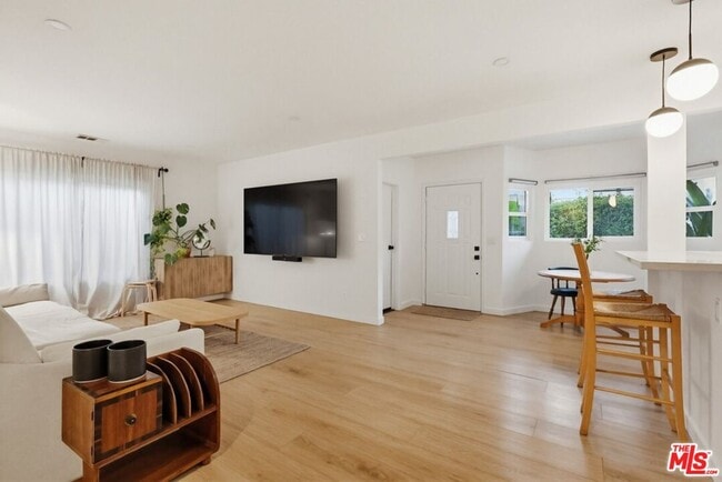 Building Photo - 3540 Division St