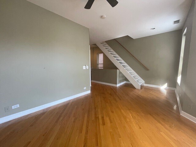 Building Photo - 2330 N Greenview Ave