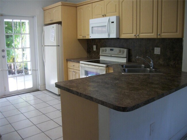 Foto del edificio - 9307 NW 121st St