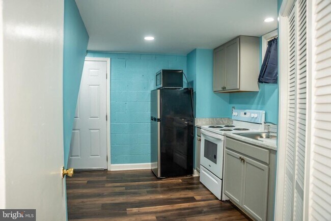 Foto del edificio - 6304 Somerset Rd