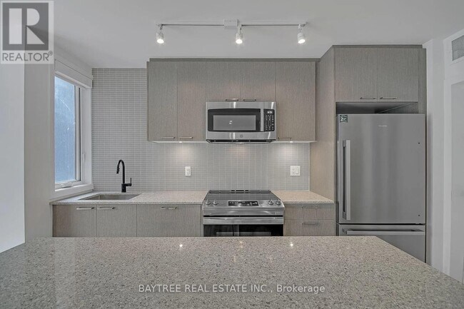 Photo du bâtiment - 30 Ed Clark Gdns