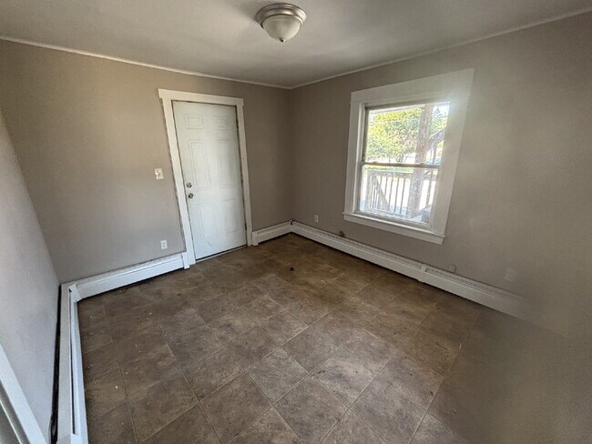 Foto del edificio - Cozy & Affordable 1BR Apartment with Heat Included – Convenient Sanford Location!