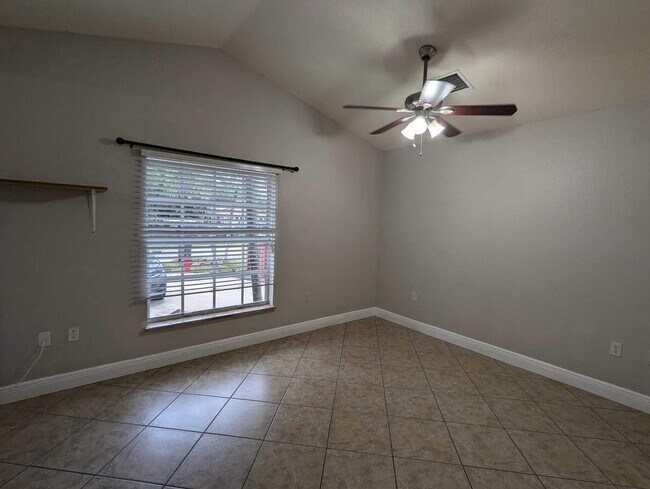 Foto del edificio - 4910 Cambridge St