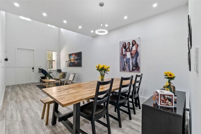 Foto del edificio - 10705 NW 74th Terrace