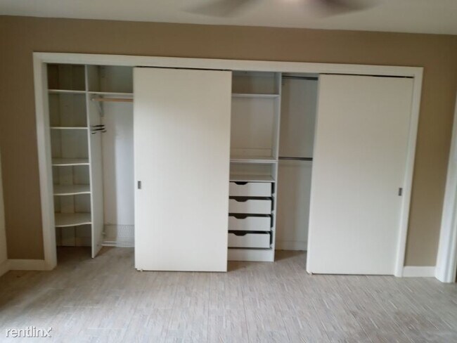 Building Photo - 1 br, 1 bath Condo - 1853 Mazo Mnr S4 Unit S4