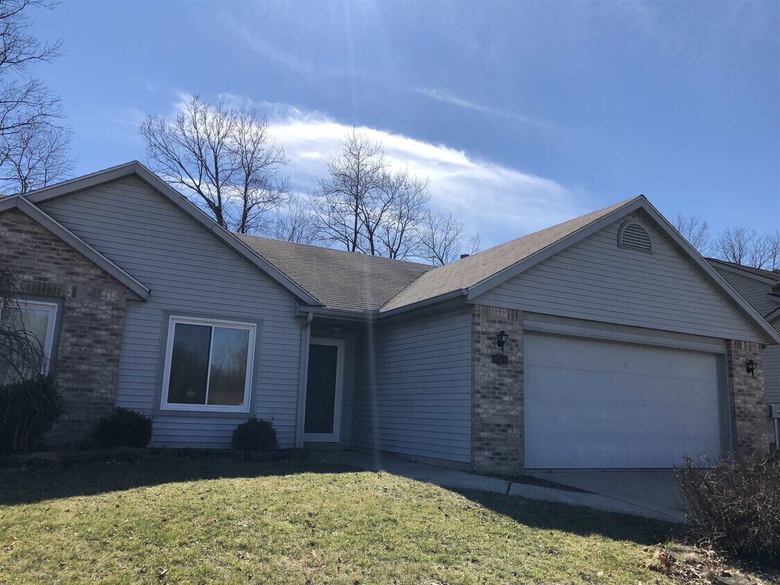 Building Photo - 9205 Whispering Woods Dr