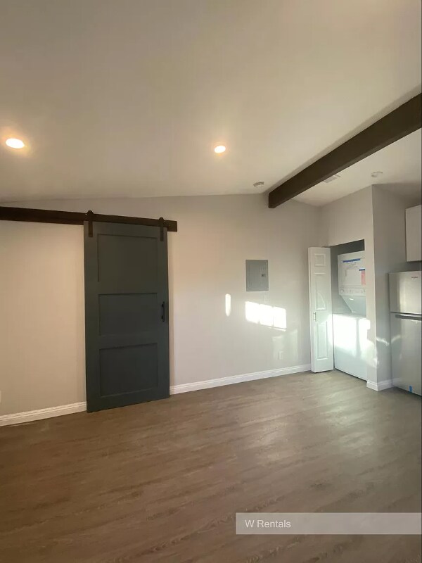 Foto del edificio - 22139 Strathern St