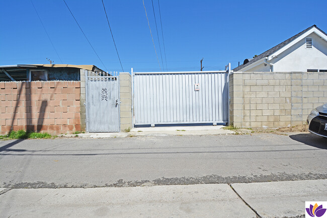 Building Photo - 17412 Saticoy St