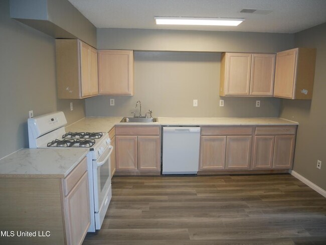 Foto del edificio - 5149 Gray Dr