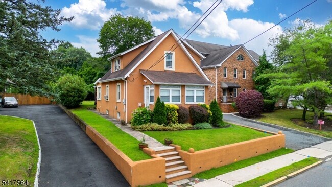 Foto del edificio - 154 Roseland Ave