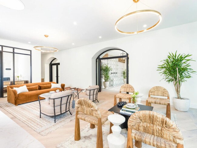 Work or play in one of our well-appointed social spaces. - Modera Trailhead