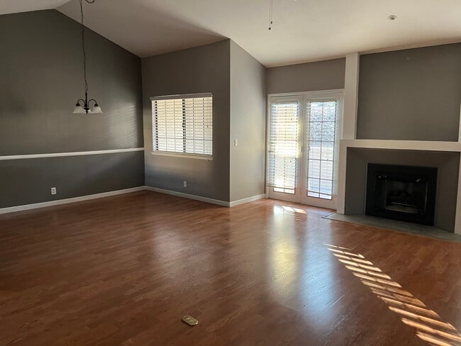 Foto del edificio - 3121 La Mancha Way