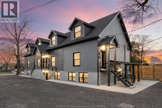 Building Photo - 702 Pierre Ave