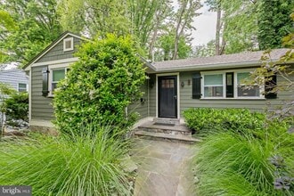 Building Photo - 4115 Denfeld Ave