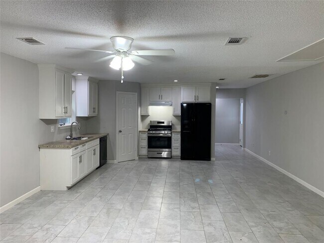 Foto del edificio - 17219 Lillian Ln