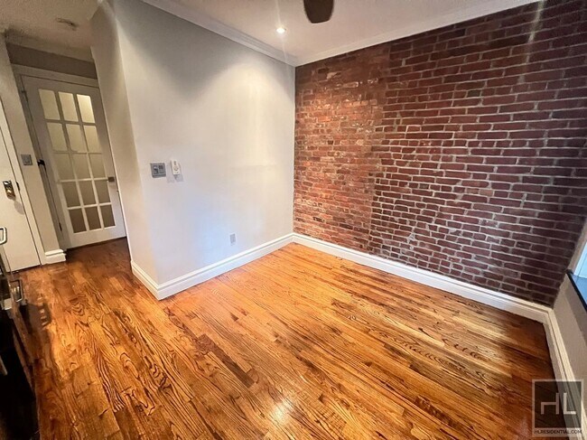 Building Photo - Sun-Filled Nolita 1-Bedroom with Classic C...