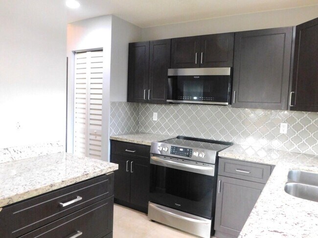 Building Photo - 2470 NW 99th Way