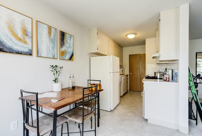 Building Photo - Charming 1-Bedroom in Capitol Hill – Flexi...